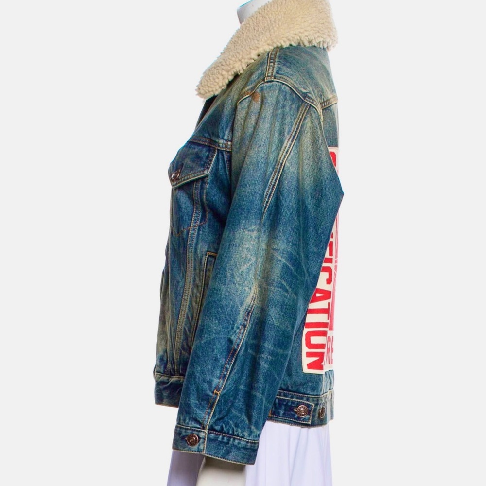 Gucci ,,Guccification'' Tiger Print Denim Jacket with shearling collar - Picture 3 of 12